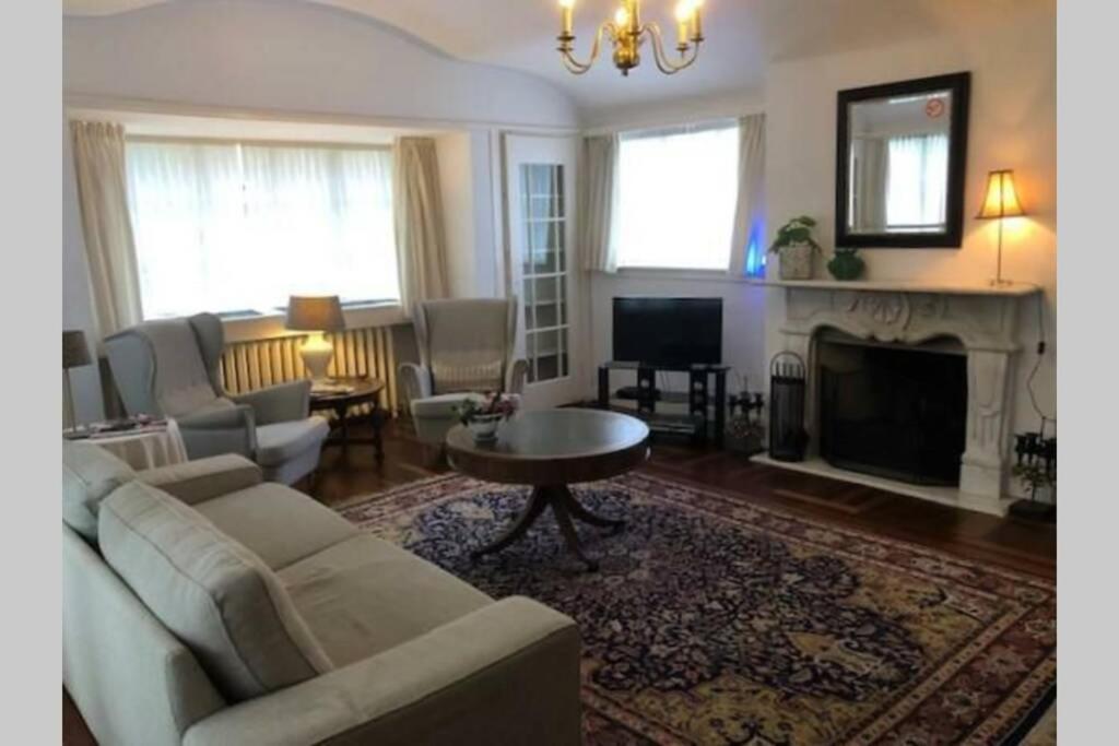 Vrijstaande Rietgedekte Villa Nabij Uitvalswegen Вассенаар Екстер'єр фото